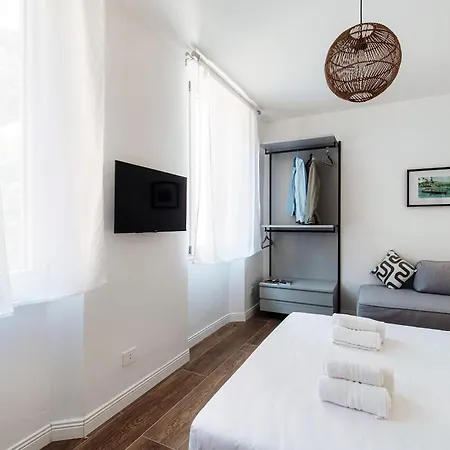 Casa Batel & - Ferry, Free Parking, Market & Side Penzion